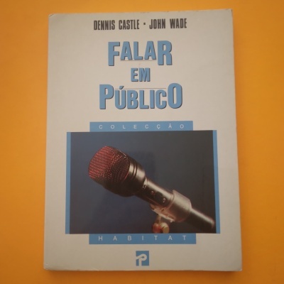 Livro Falar Em Público com imagem de microfone em capa