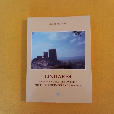 Livro branco com foto de castelo e texto LINHARES de Leonel Abrantes