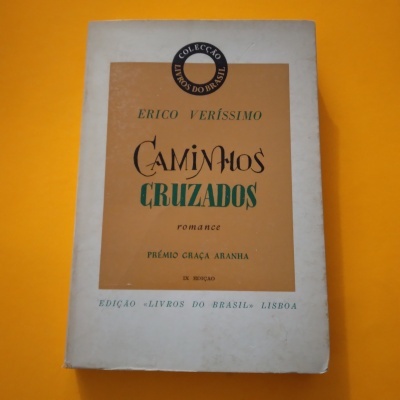 Capa do livro Caminhos Cruzados de Erico Veríssimo com selo Colecção Livros do Brasil