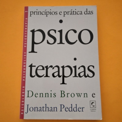 Capa de livro branco com texto em várias cores sobre psicoterapias