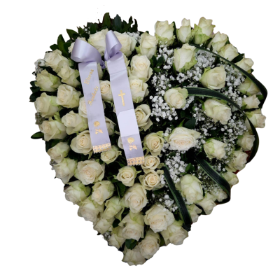 Coroa funerária em forma de coração com rosas brancas e fitas brancas com texto dourado