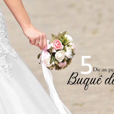 Mulher com vestido de noiva branco segurando um buquê de flores, texto sobre dicas para escolher o buquê
