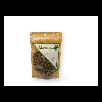 Saco com manjericão seco e etiqueta branca com texto em português