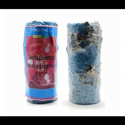 Dois rolos cilíndricos embalados em plástico, um com etiqueta azul e vermelha e texto visível, outro com conteúdo escuro visível.