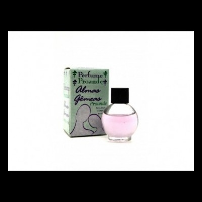 Frasco de perfume rosa com embalagem verde