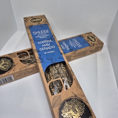 Caixas de SMUDGE sticks contra mau olhado em cartão castanho com rótulos azuis e dourados