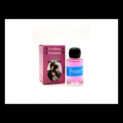 Frasco de perfume rosa ao lado de caixa rosa com texto e imagem