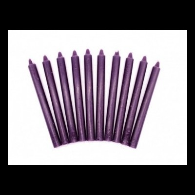 Dez velas roxas lisas dispostas em leque sobre fundo branco.