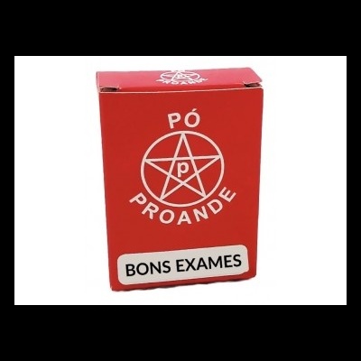 Embalagem vermelha com pentagrama branco e texto 'PÓ PROANDE BONS EXAMES'
