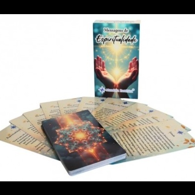 Conjunto de cartas espirituais com caixa e cartas abertas em fundo branco