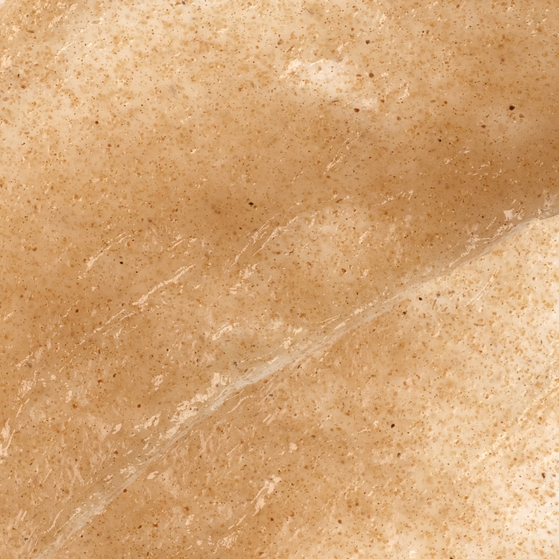 Esfoliante de Pés INOCOS 500ml Superfície castanho claro texturada com manchas e brilho