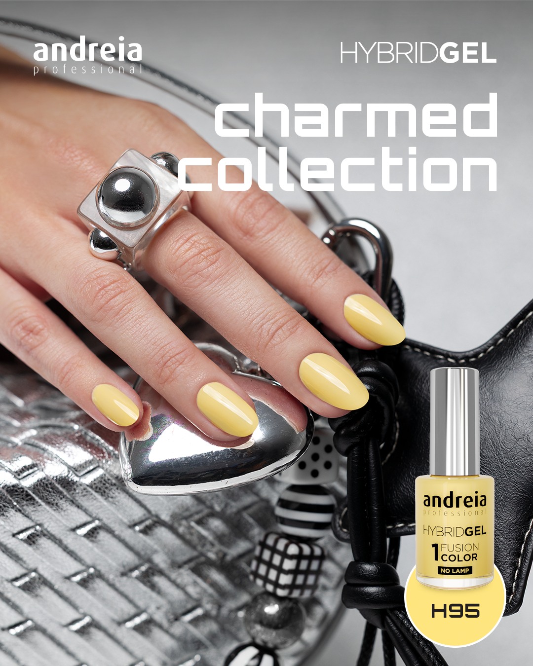 Andreia Fusion Color H95 - Amarelo manteiga Unhas pintadas de amarelo claro com verniz gel da marca Andreia e anel prateado