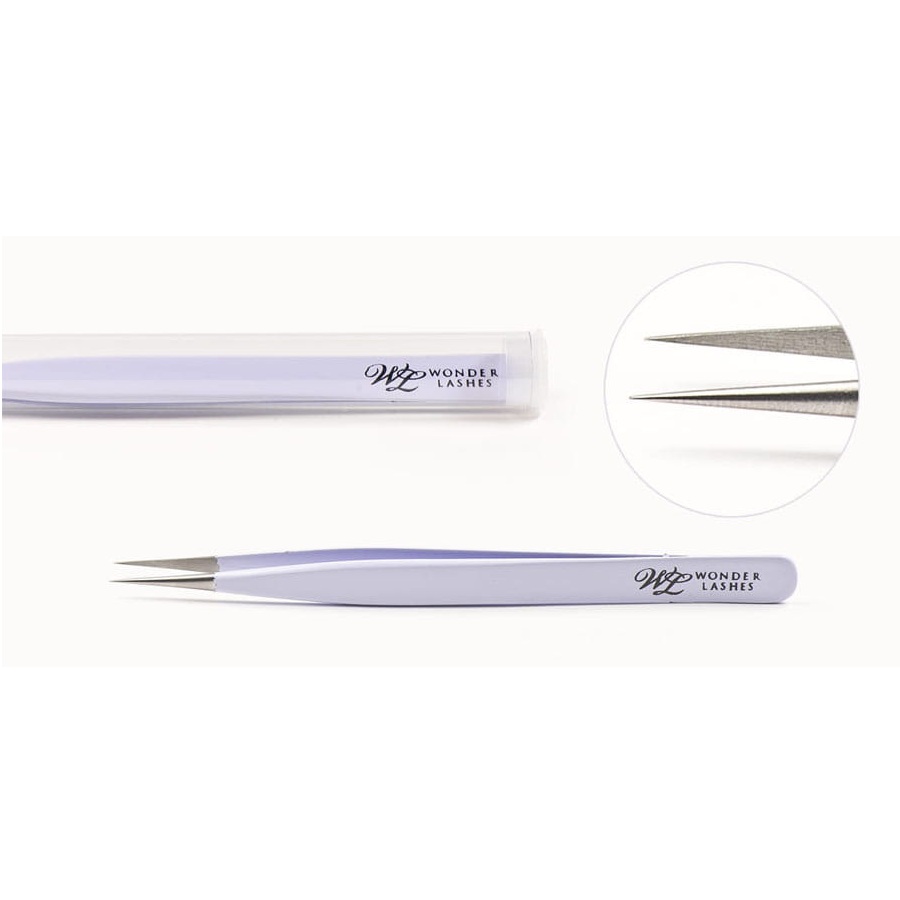 Pinça para Extensão de Pestanas Wonder Lashes - Reta Pinça metálica fina branca com leitura WL Wonder Lashes em fundo branco