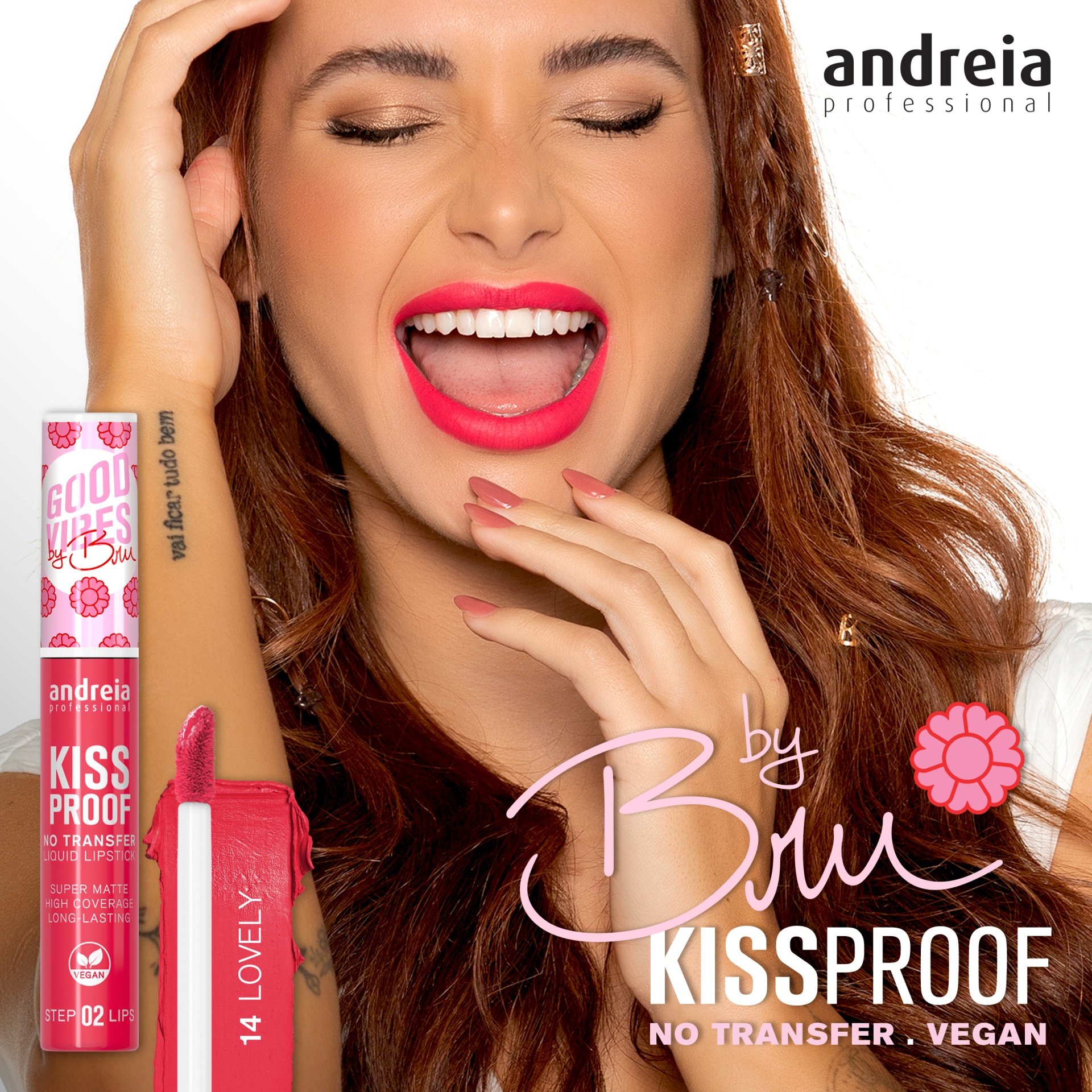 Batom Líquido Mate No Transfer Kiss Proof Andreia - 14 Lovely (Rosa cereja) Mulher sorrindo com batom rosa e batom líquido andreia professional Kiss Proof