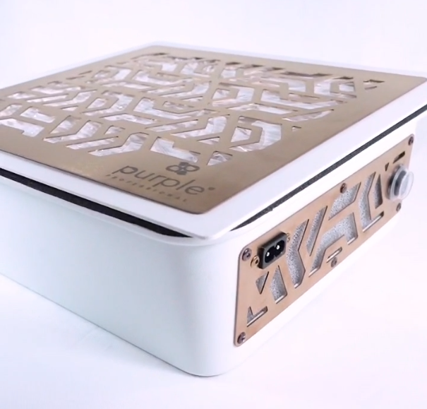 Aspirador de Encastrar Purple NDU Winner Rose Gold Dispositivo eletrônico branco com painéis metálicos dourados ornamentados e entrada de energia