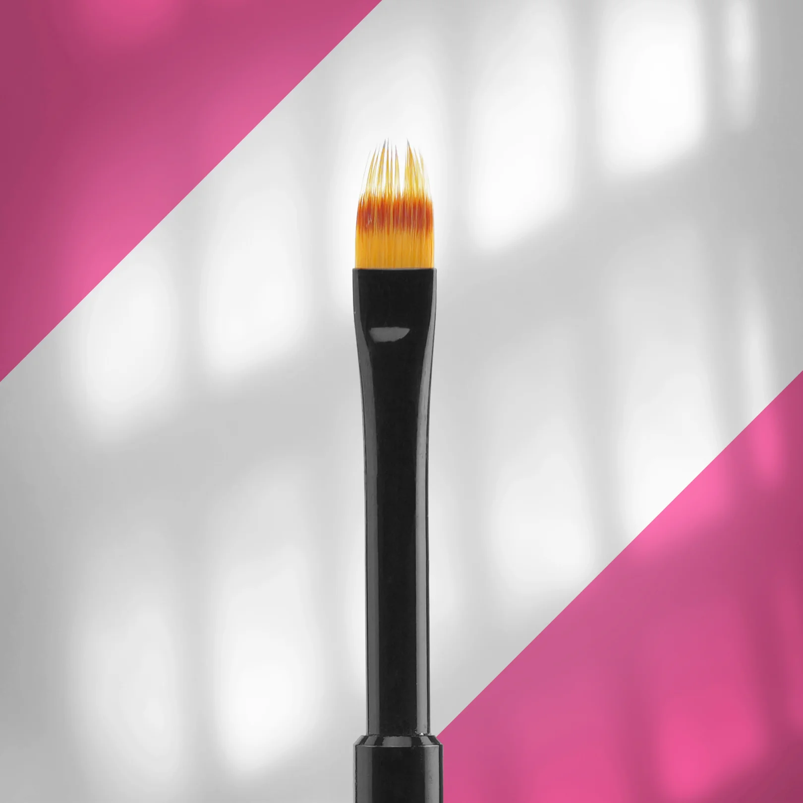 Pincel Staleks Gel Brush 07 Pincel de pintura com cabo preto e cerdas amarelas com pontas castanhas