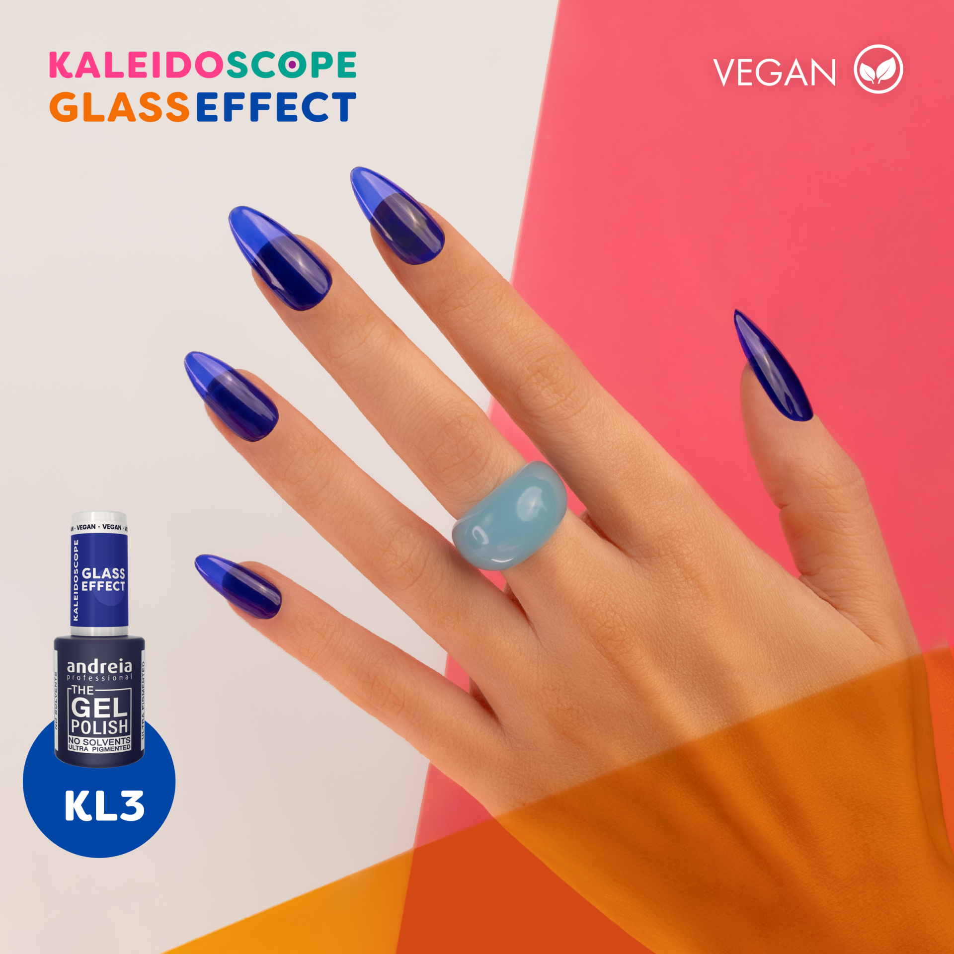 The Gel Polish Andreia KL3 - Efeito Vitral - Azul Tranlúcido Mão com unhas pintadas de azul brilhante e texto publicitário de verniz de unhas