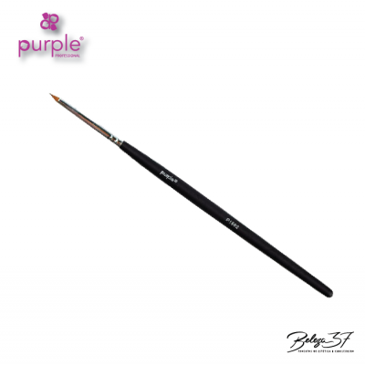 Pincel de maquilhagem fino preto com cabo e cerdas pequenas, com logotipos e textos visíveis.