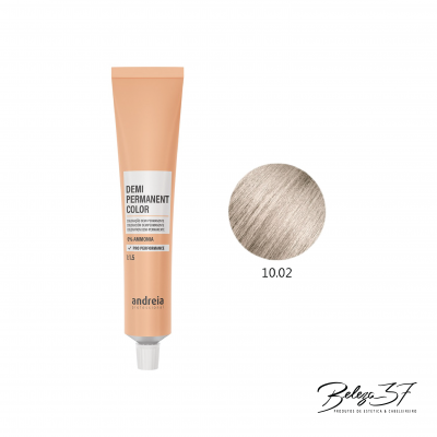 Tube de tinta capilar Andreia Demi Permanent Color cor 10.02 ao lado de amostra de cor de cabelo cinza claro