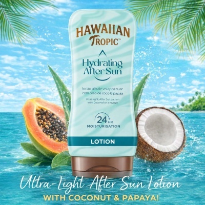 Frasco de loção hidratante após sol Hawaiian Tropic em cenário tropical com coco e papaia