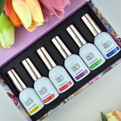 Conjunto de vernizes para unhas SAUTE NAILS em caixa com flores