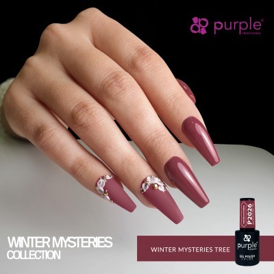 Unha com verniz de gel vinho e decoração com pérolas da coleção Winter Mysteries