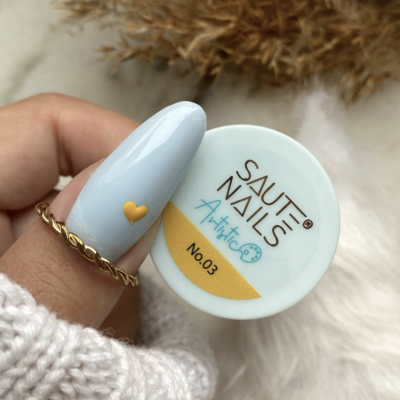 Frasco de verniz para unhas SAUTE NAILS Artistic Nº.03 com unha azul claro e coração amarelo