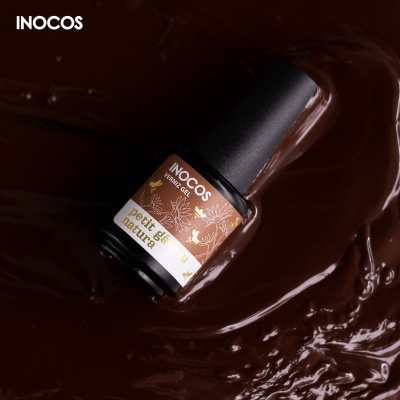 Verniz gel INOCOS sobre líquido castanho brilhante