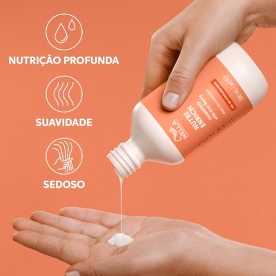 Frasco derramando creme branco numa mão sobre fundo laranja com texto e ícones.