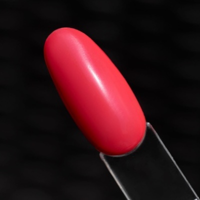 batom vermelho sobre uma base transparente