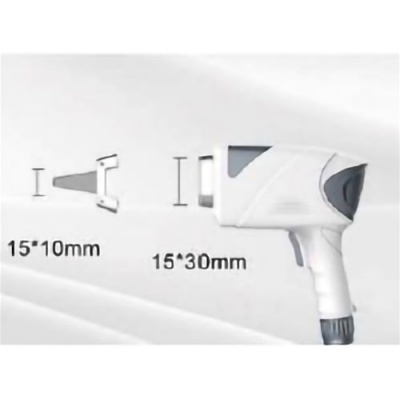 Dispositivo elétrico branco com acessórios metálicos e medidas indicadas