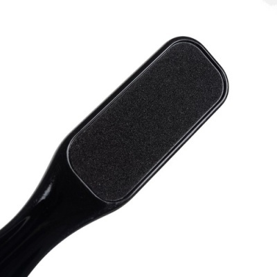 Lima para pés preta com superfície abrasiva retangular