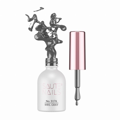 Frasco de verniz de unhas cinza com tampa rosa e verniz a derramar