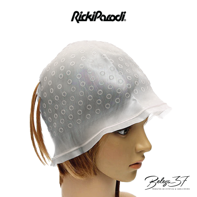 Touca plástica para cabelo com desenhos de círculos brancos numa cabeça de manequim