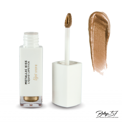 Frasco de batom líquido metálico bronze com aplicador aberto e amostra da cor