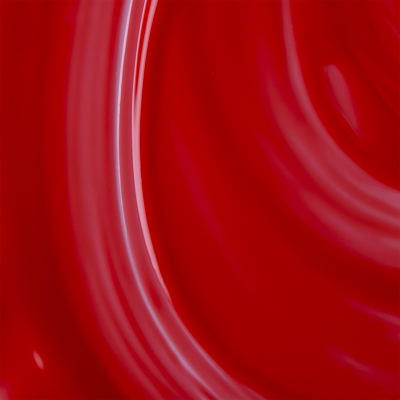 Close-up de líquido vermelho brilhante com textura viscosa e reflexos ondulados.