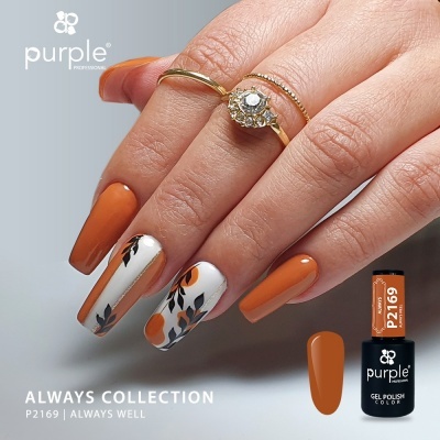 Unhas em gel castanhas alaranjadas com padrão decorativo e frasco de esmalte Purple Professional P2169