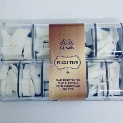 Pacote de tips para unhas GL Nails FLEXI TIPS em plástico branco dentro de caixas transparentes