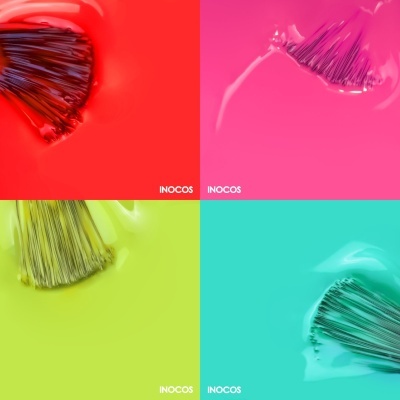 Pincéis com esmaltes coloridos vermelho, rosa, amarelo e azul, com texto INOCOS.