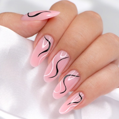 Unhas postiças rosa com linhas curvas pretas e brancas