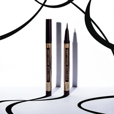 Duas canetas delineadoras pretas e douradas PRECÏSE BRUSH LINER sobre fundo branco com linhas pretas curvas