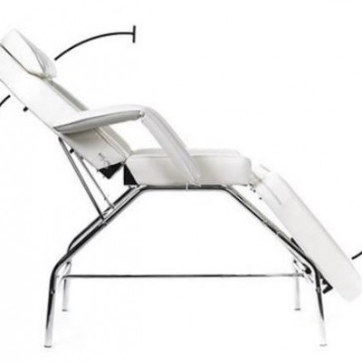 Cadeira reclinável branca com estrutura metálica