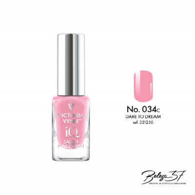 Esmalte de unhas Victoria Vynn rosa claro com frasco e tampa metálica