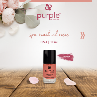 Frasco de óleo para unhas rosa nude da Purple Professional com flores e madeira ao fundo.