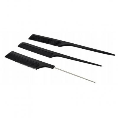 Três pentes pretos com cabos finos, um com ponta metálica
