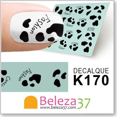 Decalque para unhas com padrão de manchas pretas e texto Fashion e Conciso, código K170 num fundo azul claro