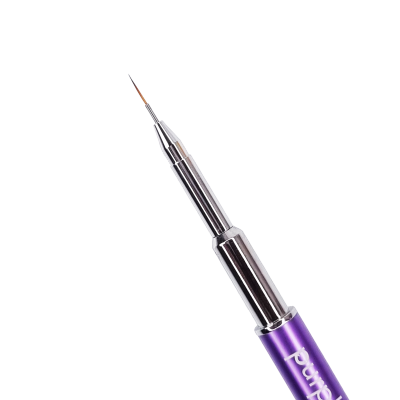 Pincel de maquilhagem com cabo roxo metálico e ponta fina.
