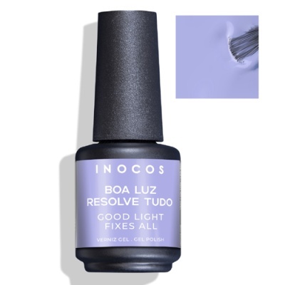 Frasco de verniz gel lilás INOCOS com texto em branco e pincel com verniz aplicado