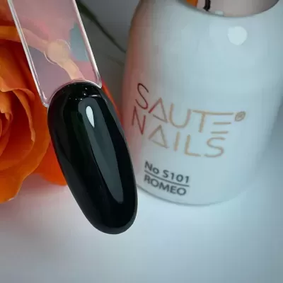 Verniz para unhas preto SAUTE NAILS No S101 ROMEO com flor laranja