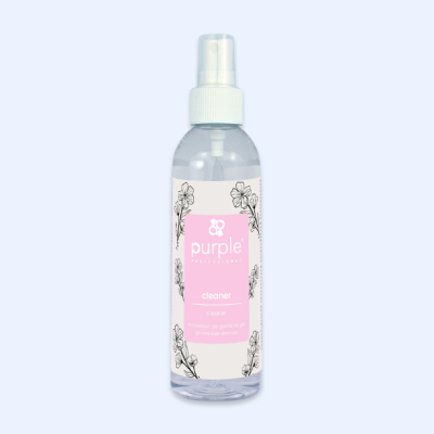frasco transparente com spray branco e rótulo rosa com texto e flores pretas